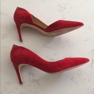 Red pumps